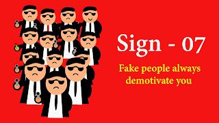 10 Signs of Fake People: How to Recognize Fake People